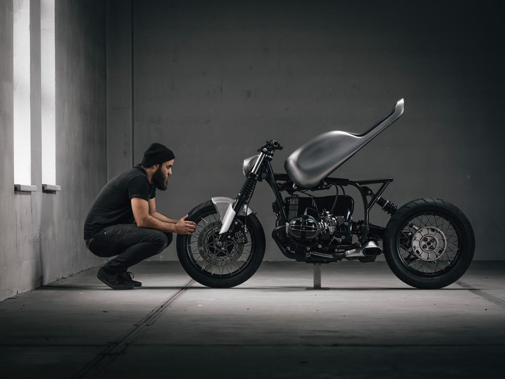 Custom BMW R100R Cafe Racer by Vagabund Moto