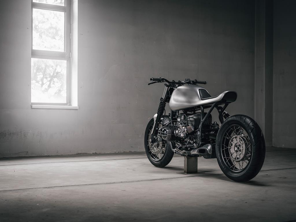 Custom BMW R100R Cafe Racer by Vagabund Moto