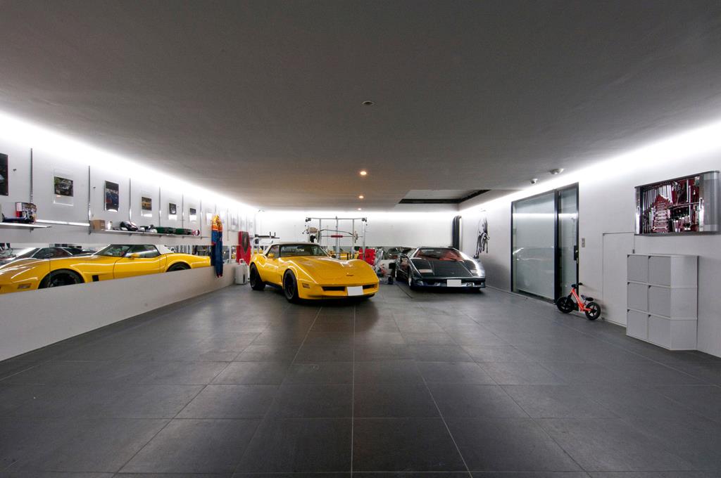 Kre House with Nine Car Garage in Tokyo