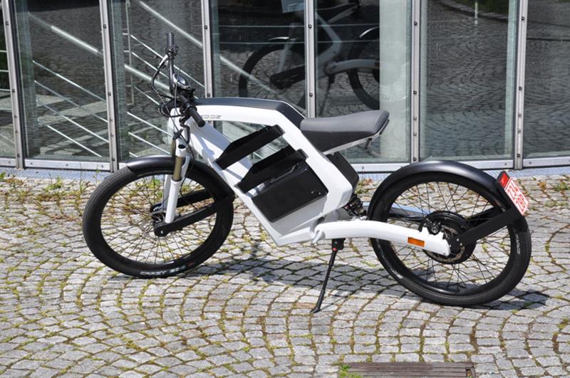 Feddz Electric Motorcycle with Removable Battery and Storage Space