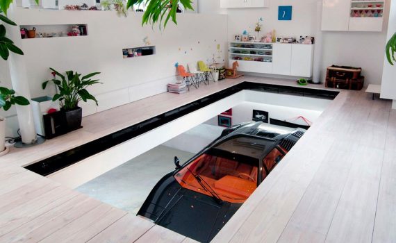 Kre House with Nine Car Garage in Tokyo